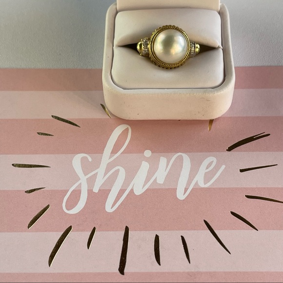 Authentic White Mabé Pearl 18kt gold w/ diamonds cocktail ring retail $3000 - Picture 4 of 11